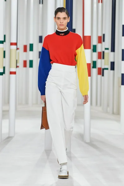 Look 10